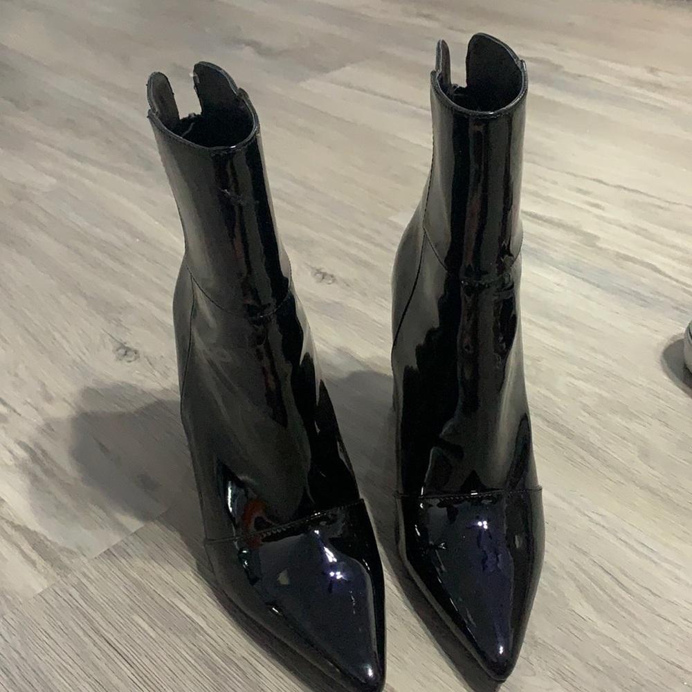 Black  boots